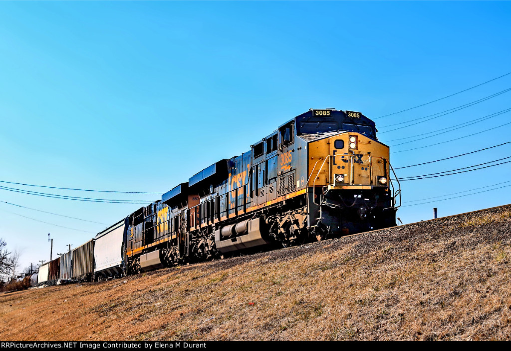 CSX 3085 on M-300